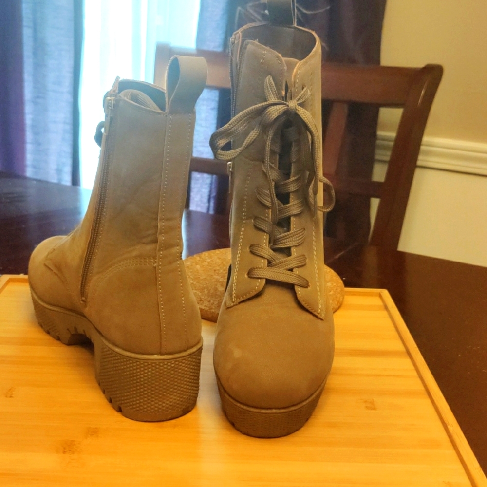 Women's Bamboo boots Size 10